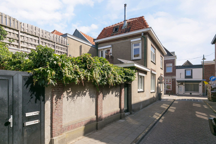 4651 GB Steenbergen, Nederland, 6 Bedrooms Bedrooms, ,Huis,Koop,Blauwstraat,1269